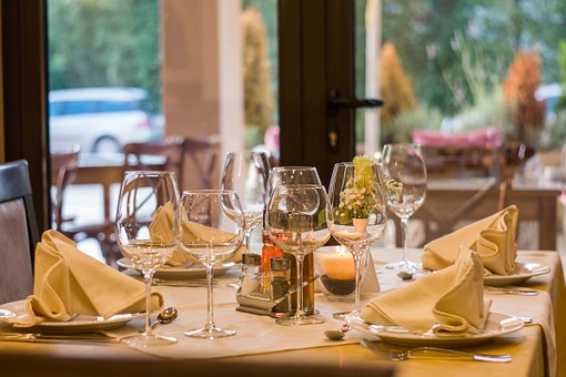 ריהוט למסעדות – כיצד הריהוט משפיע על האווירה